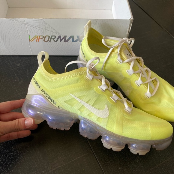 Nike Shoes - Women’s Nike Vapormax SE